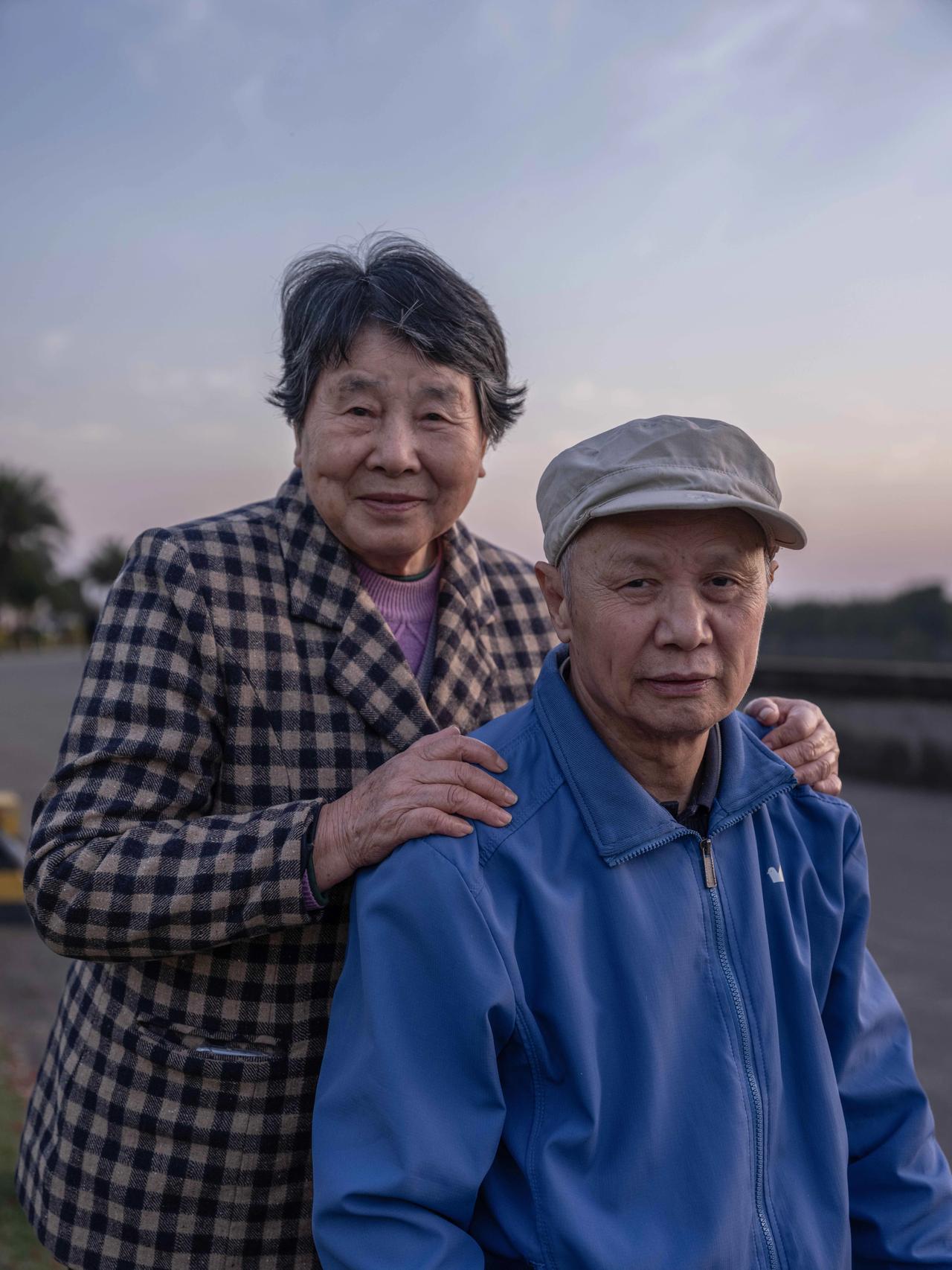 今天，到江边创作了一会儿！模特：老爸老妈