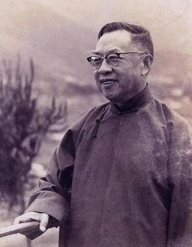 1990年，95岁高龄的他被赶出了自己的家，短短两个月就郁郁而终，至死也没能再看