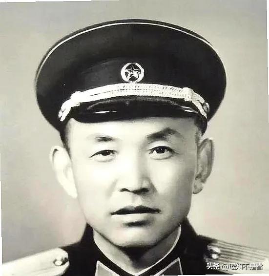 1951年，47军军长曹里怀先后调离140师三任师长，将34岁的师参谋长黎原提拔