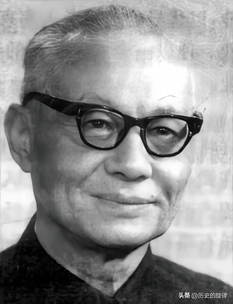 这话像炸雷一样在会场炸开！原本低声的交谈瞬间消失，连烟雾都像冻住了似的悬在半空，