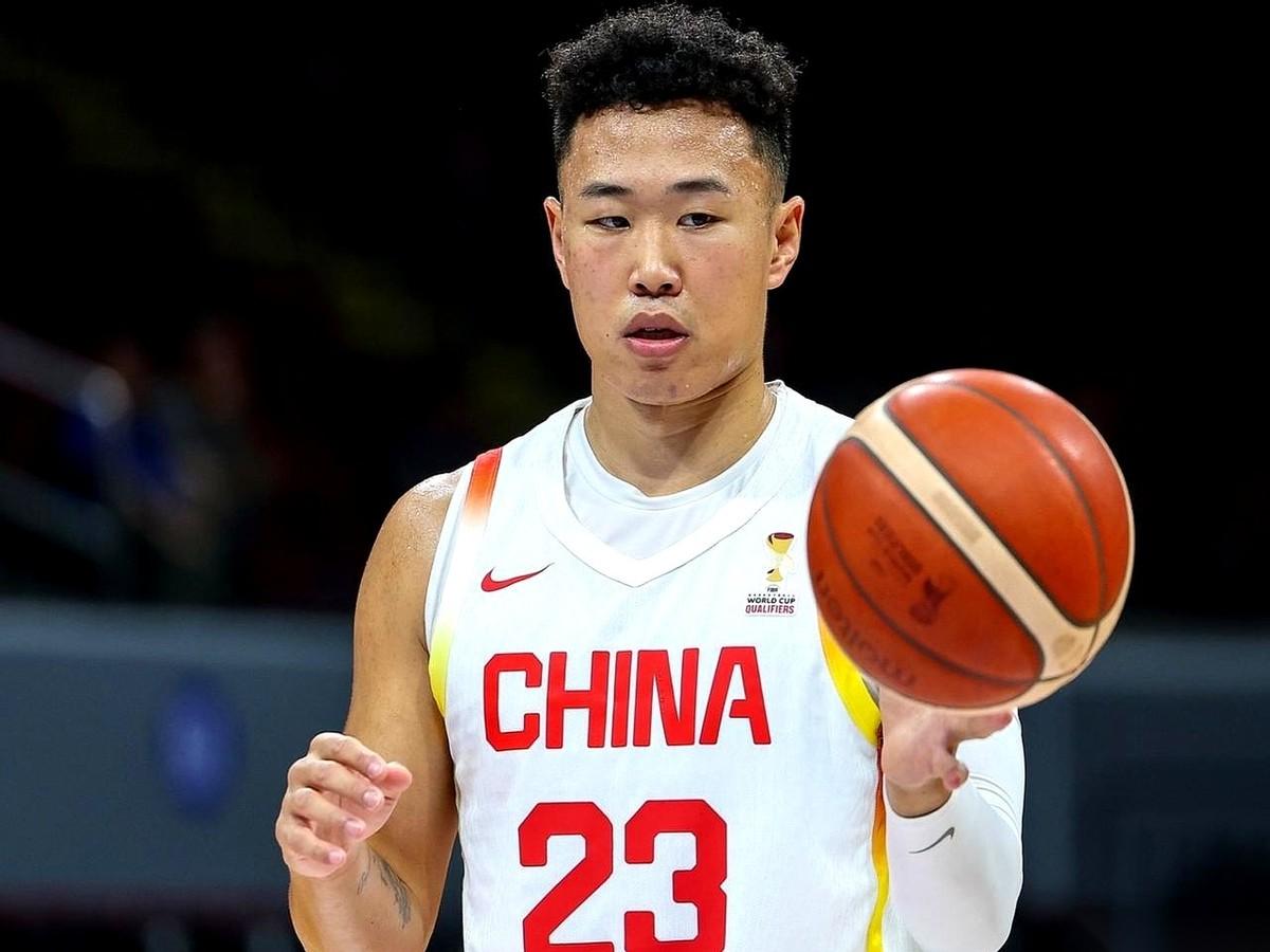 “热身赛乔丹，正赛软脚虾”——这话听着多刺耳？
但你先别急着开喷。
今天这顶帽子