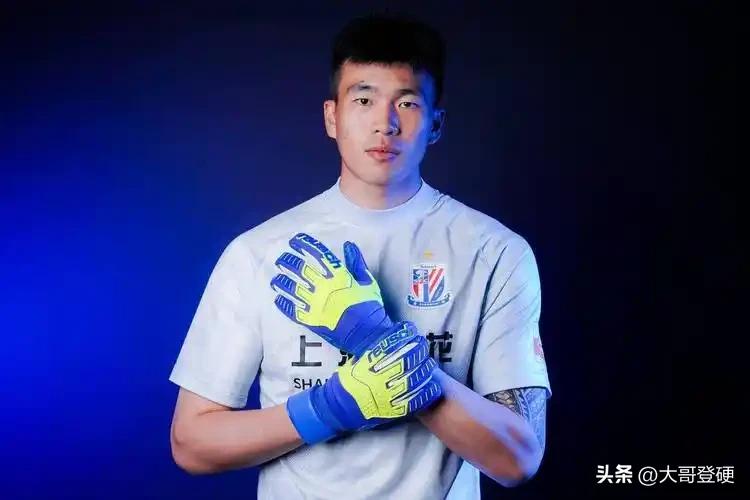 马镇入选国足？！国足新一期大名单里，唯一有争议的，恐怕就是来自上海申花的门将马镇