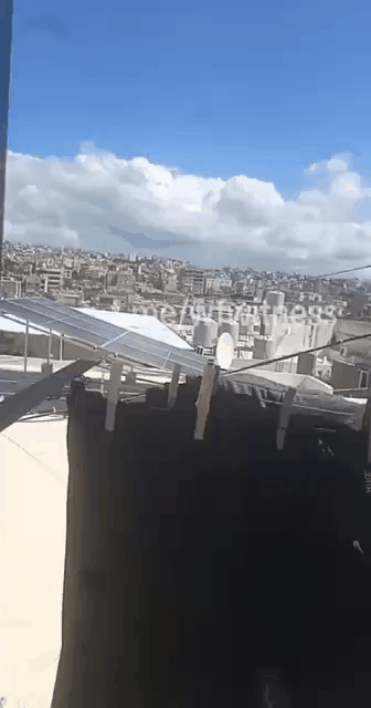 ⚡️🇱🇧🇮🇱 视频画面记录了以色列对黎巴嫩提尔（Tyre）市阿尔-马舒克