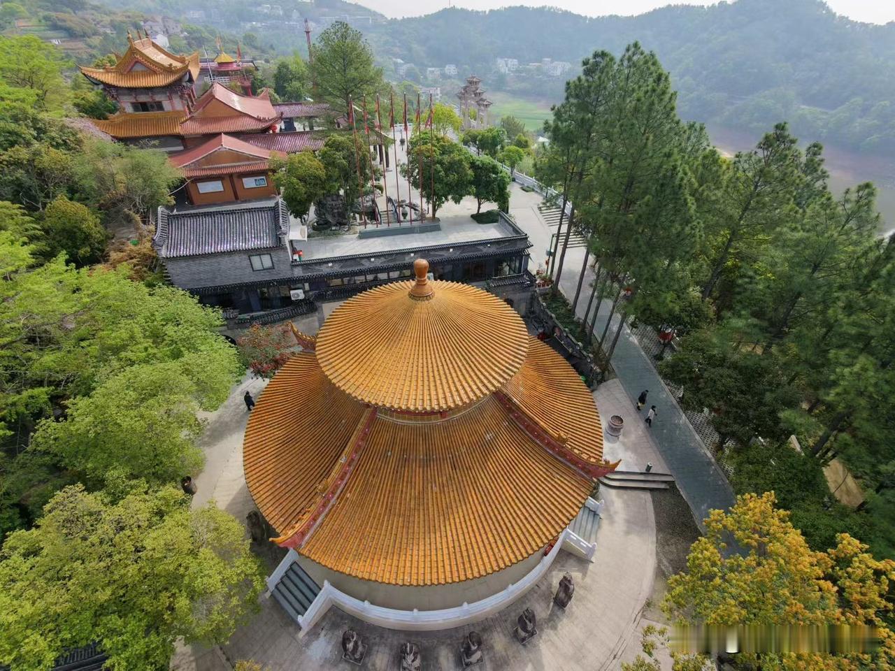 多少北漂一族离开北京,为什么?年龄和精力，社会环境变了，那有机会上那吧。
