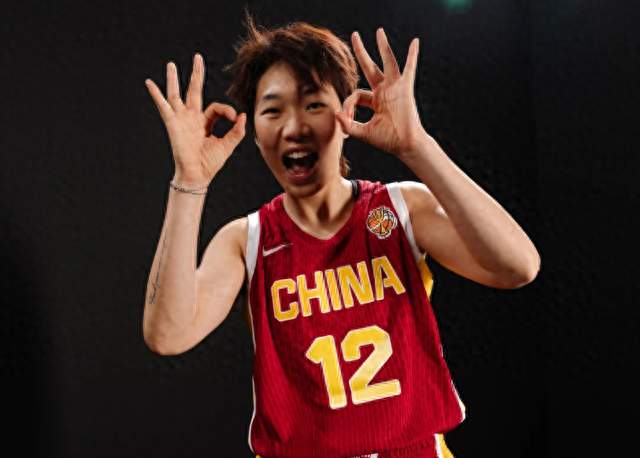 00后新队长陈玉婕接棒！去年才进国家队，如今率女篮出征世界杯