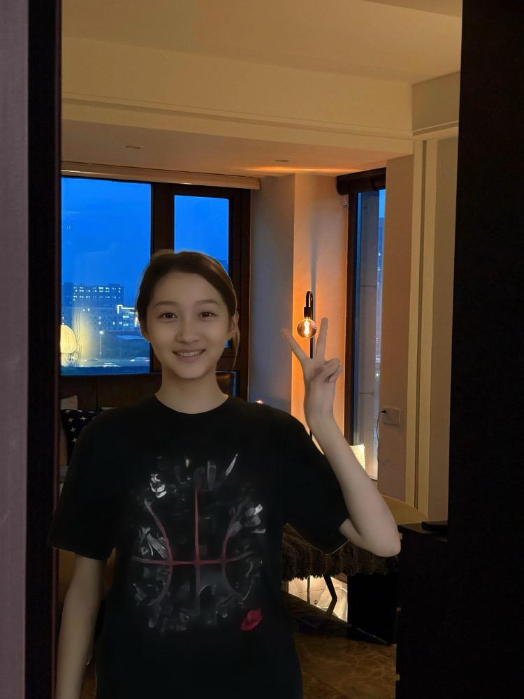 鹿晗是真男人 没想到我姐也是真女人关晓彤