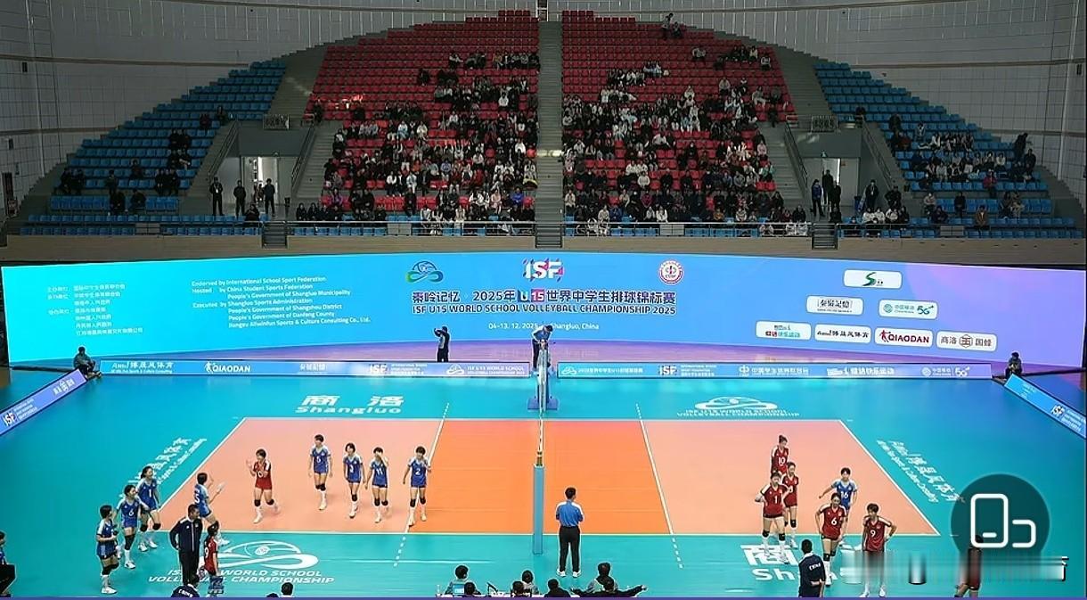 袁志执教的U16国家队在世界中学生排球锦标赛1/4决赛中遇上了福州校队，25-1