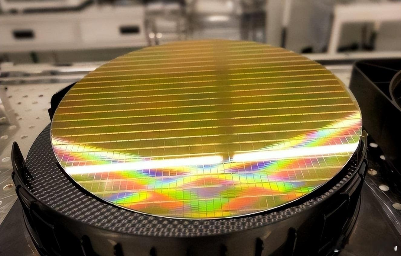 美国联合盟友的封锁，虽然给中国芯片产业带来了挑战，但也逼出了中国的创新潜力。中国