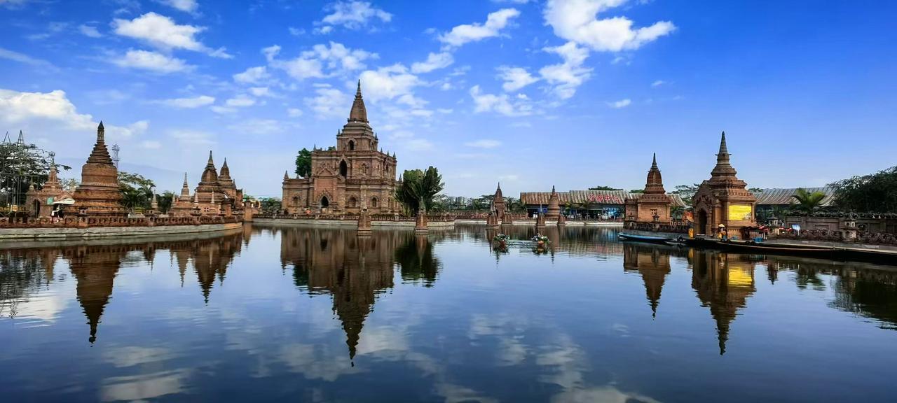 开开心心去旅游。