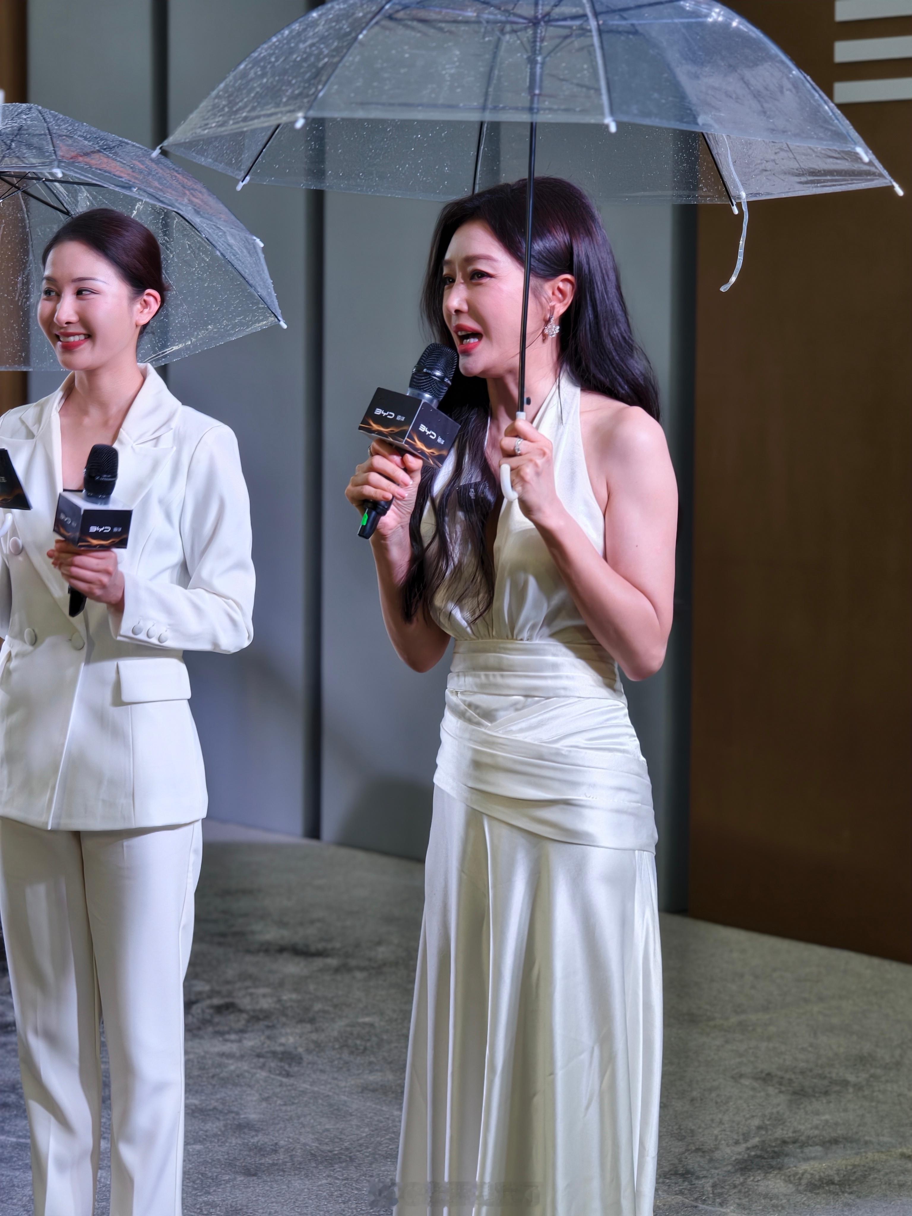 秦岚好美啊～秦岚与比亚迪海豹08的双向奔赴秦岚 杭州·元谷创意园
