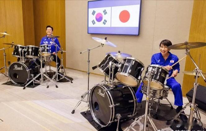 日本媒体:

13日，日本首相高市早苗在奈良市与韩国总统李在明举行峰会后，为两位