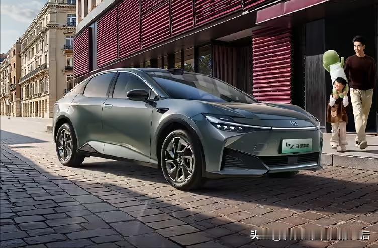 一汽丰田bZ3智享家全新上市，惊艳亮相，限时9.38万元起。
新车搭载了mome