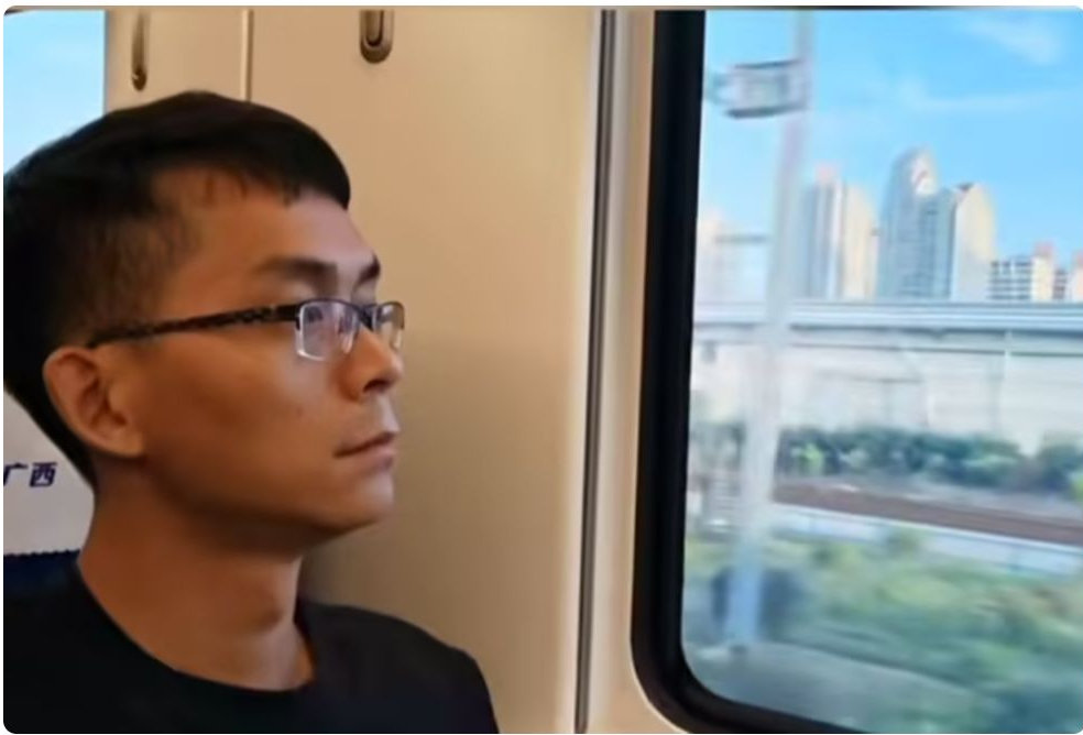 当网红不容易！唐尚珺发视频宣布，粉丝突破100万，学业、事业双丰收，只差找对象人