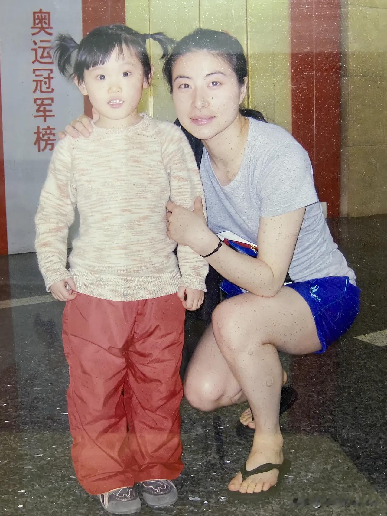 11月30日，奥运冠军张家齐开启首次直播带货，直播间观看人数不多，大概只有200