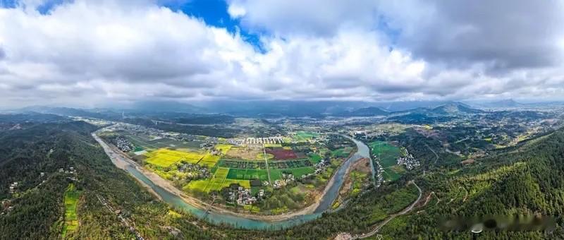 百年新格局；百年的巨变、发生一切改变，一切是必然的；很多行业在没有任何证据自动消