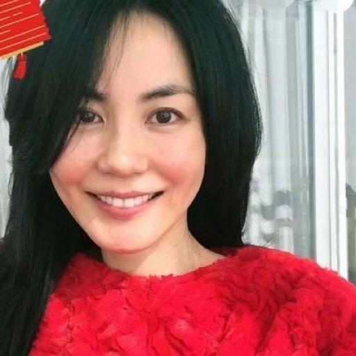 黑妮曝王菲父母哥哥均已离世歌手黑妮曝王菲父母、哥哥均已离世，现存亲人唯有两个女儿