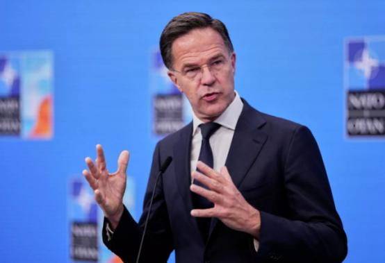 完犊子，这下吕特喊爸爸都不好使了。据消息人士爆料，美国已经开始裁撤与北约有关的军