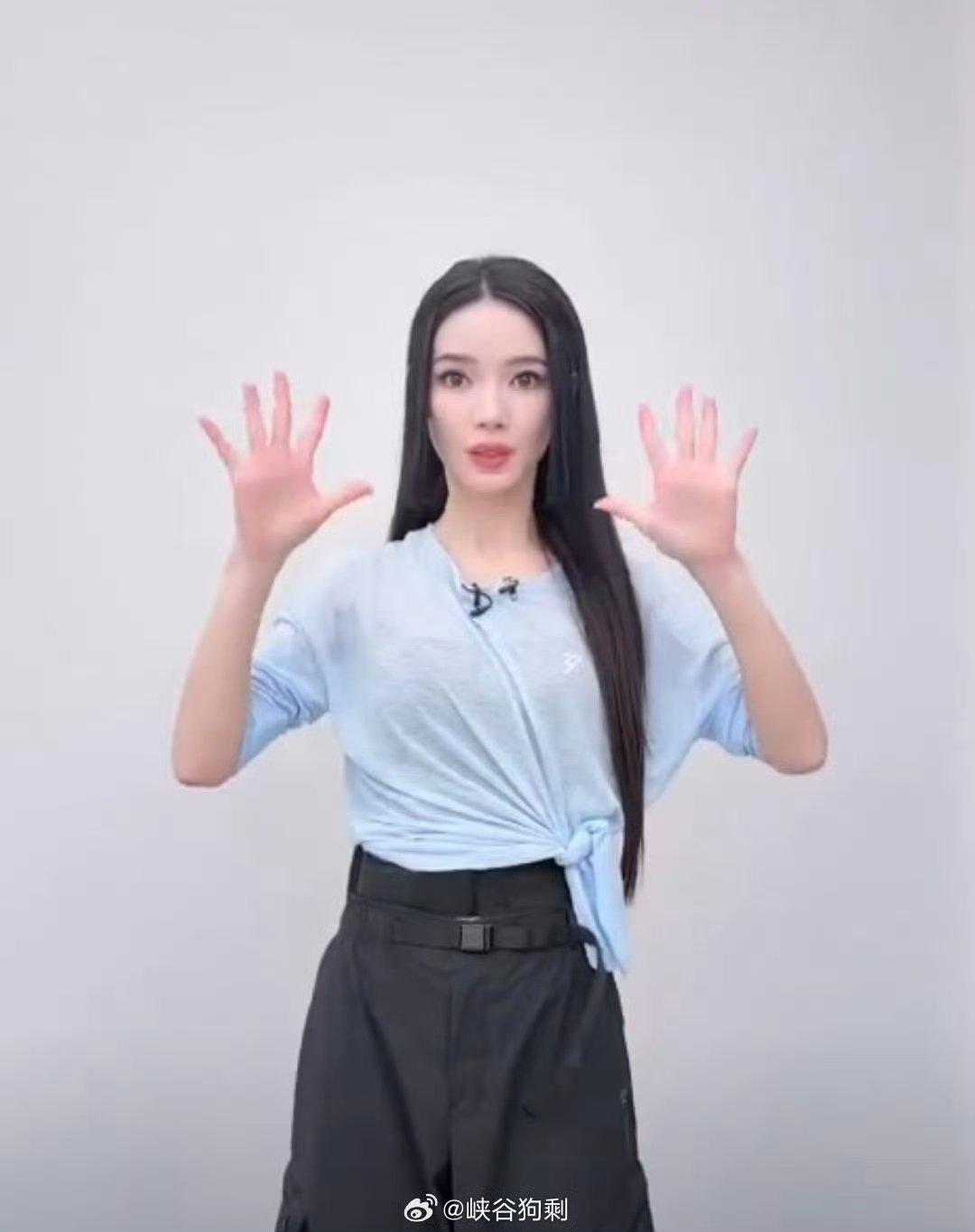 萧蔷张艺上代斯温峥嵘手指操乘风2026手势操练习笑点满满，全员可爱状态治愈十足 