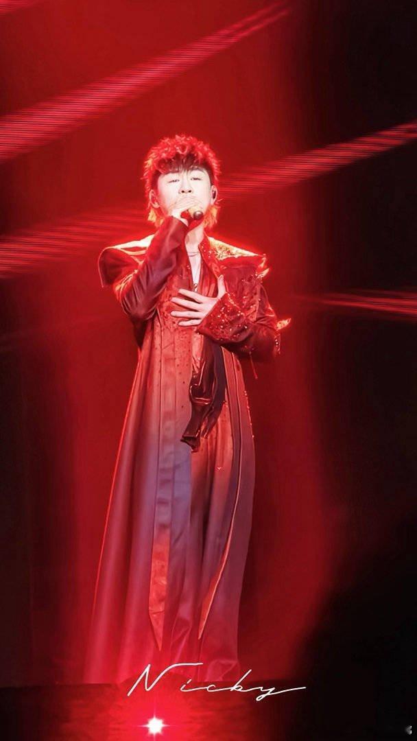 胡彦斌回应演唱会被万人齐喊歌王 斌哥这情商绝了！面对全场欢呼，一句“早早讲出去怕