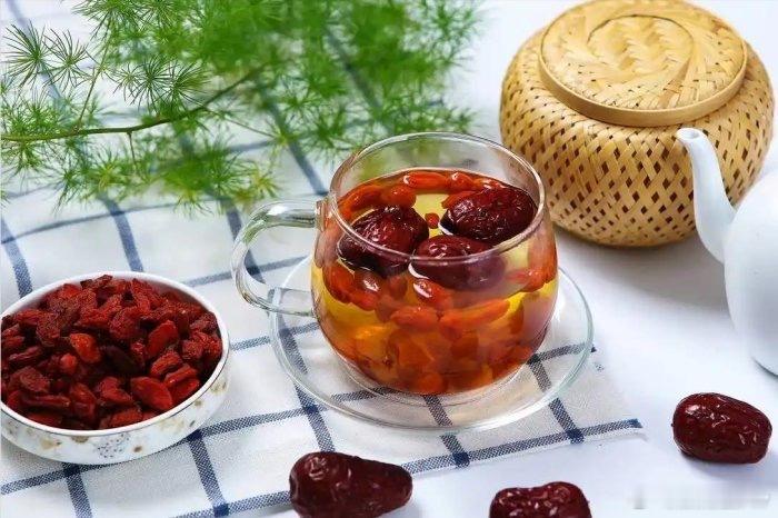 枸杞立大功？默斋主人原创人文思辨散文引语导读世人多寄望食补养生，偏爱枸杞温和简便