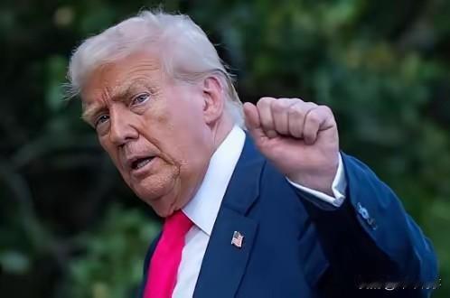 好家伙，美国这新通过的国防法案，真是冲着中国来了个组合拳啊。不细看不知道，一研究