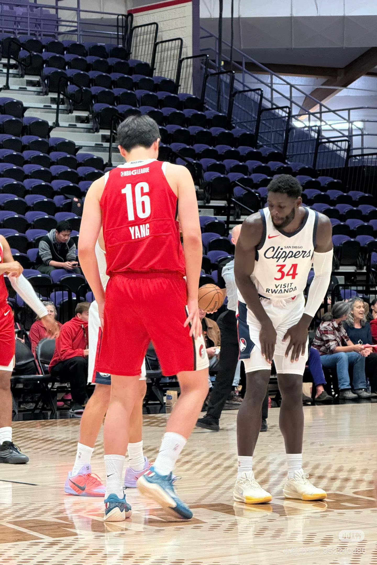 杨瀚森混音第一节10分2板1助攻 