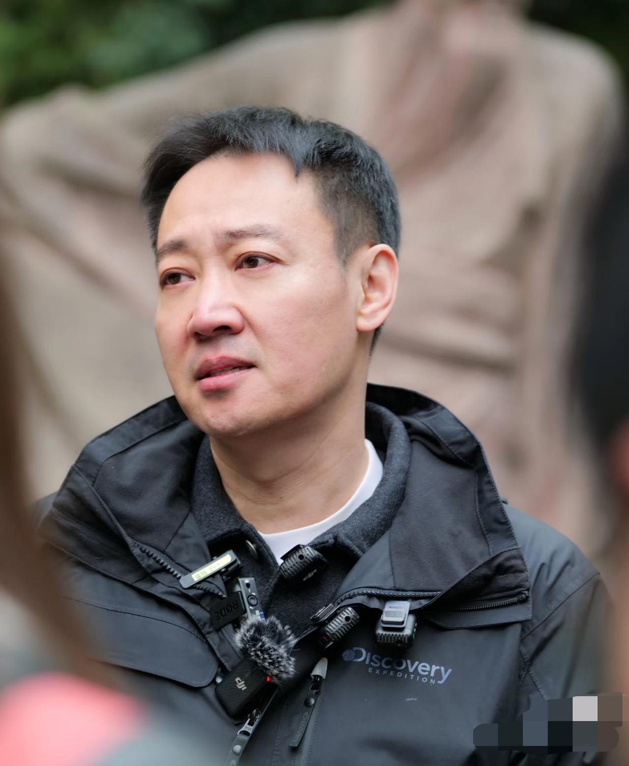 朱媛媛走了五个月，
辛柏青终于有了新的动向。
最近有人在大孤山碰到他，
和李乃文