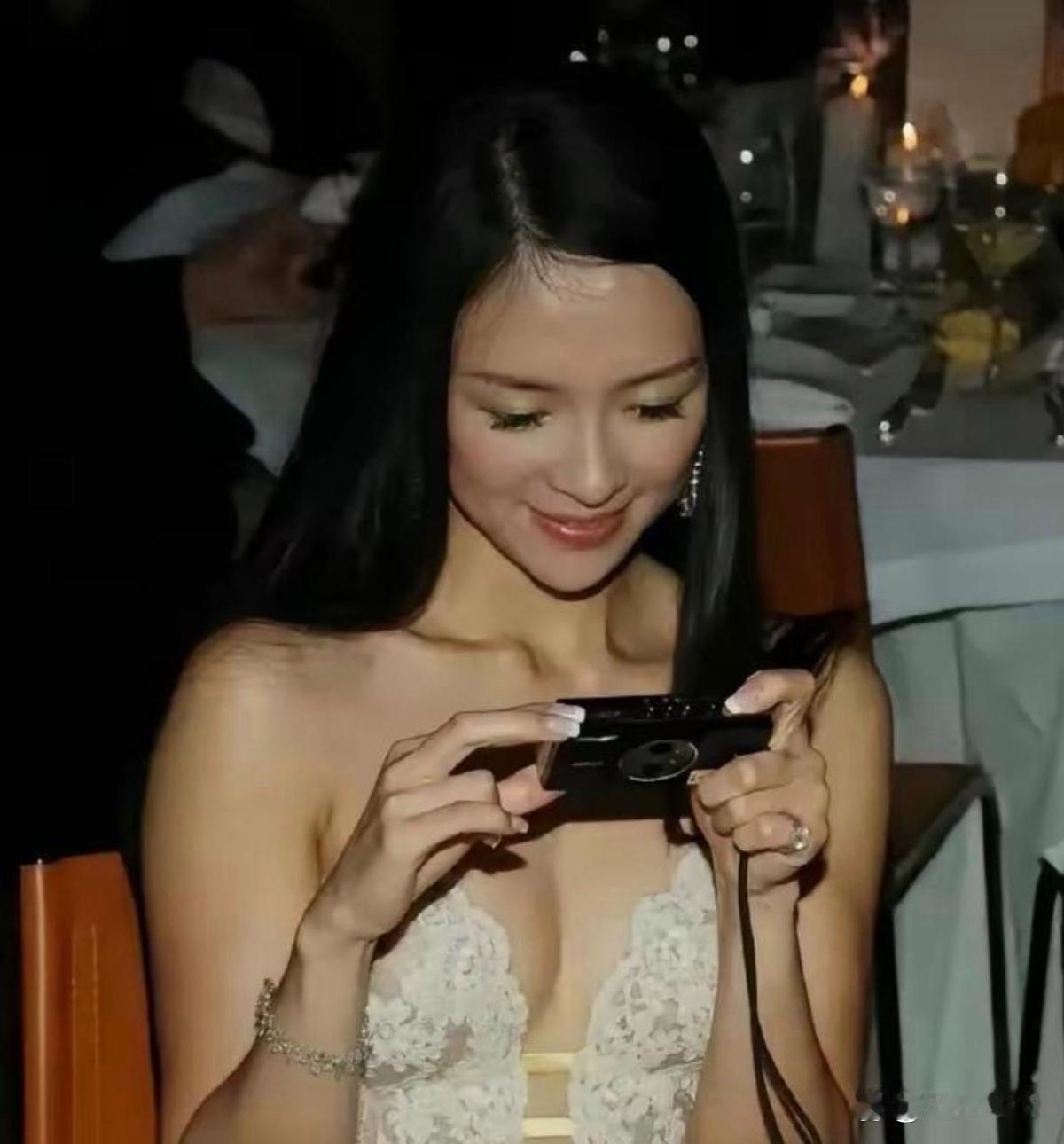 年轻时的章子怡 