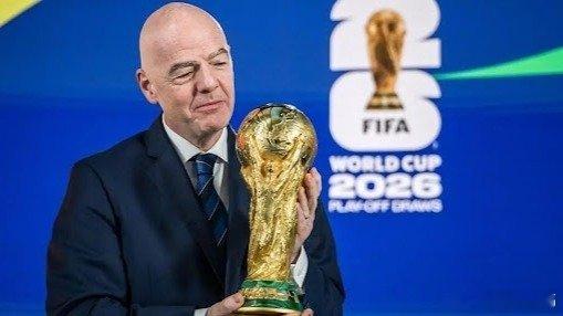 凤凰新闻【美国世界杯丑闻，扯下了国际足联主席的遮羞布】外媒：他不过是体育界最懦弱