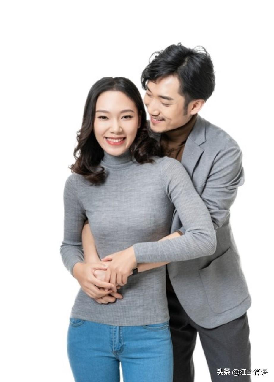 人到中年，夫妻之间还有爱情吗？

爱情是有保质期的，所以，不要说什么婚姻中的两个