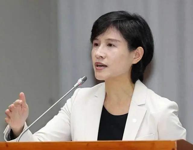 台当局终于硬气了一回！
​​2025年10月1日，台“行政院副院长”郑丽君在台北