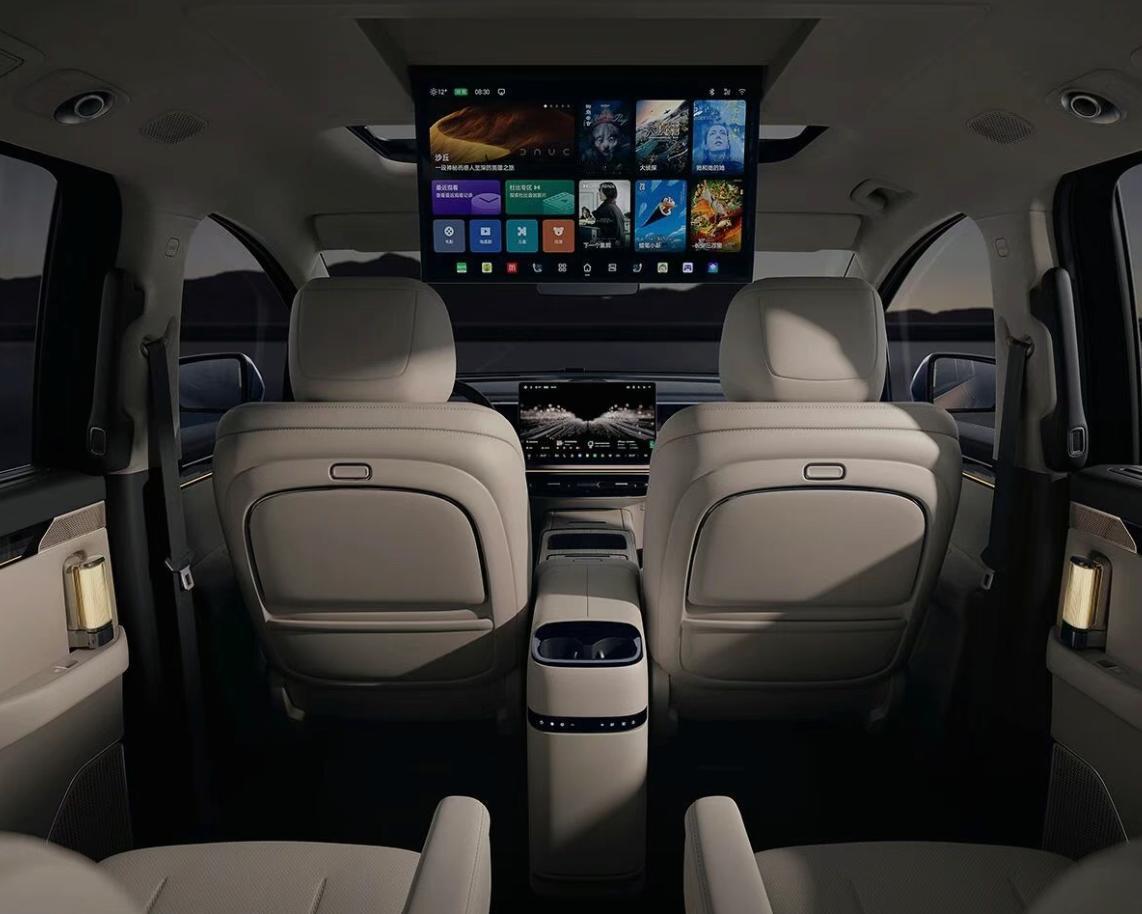 全新一代广汽传祺向往E8 PHEV官图发布，装备有激光雷达，采用17.3英寸后排