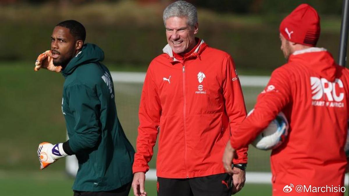 最近有个新闻是斯帕莱蒂正在寻找一位新的精英级别的守门员教练，恩情主教练认为自己团