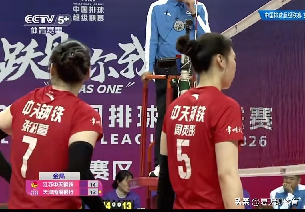 江苏万梓玥和周页彤这俩人蛰伏了一个赛季，终于在这场津苏生死大战中立功了！像这种大