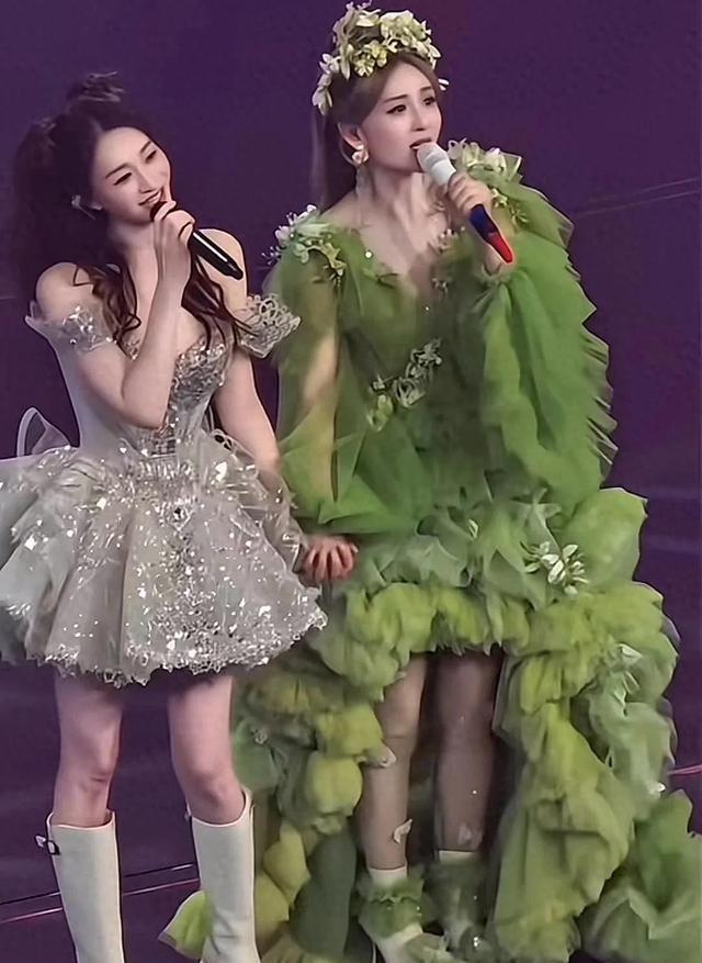 谢娜成都演唱会不仅是一场音乐盛宴，更是一幅娱乐圈人情世故的浮世绘。赵丽颖、肖战等