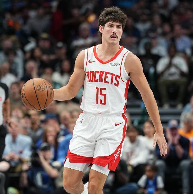 比尔·西蒙斯这老哥一句话，直接把去年的新秀名单给掀了！
在他最新的重排里，马刺的