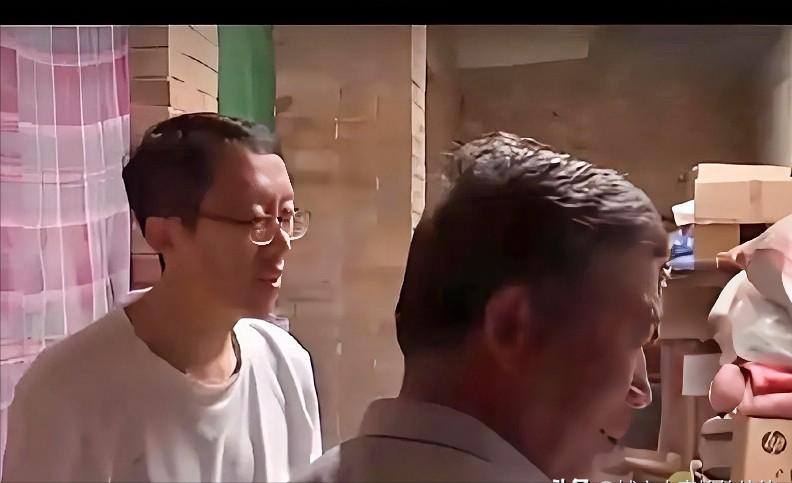 “银行闹大了！”2019年陕西，一男子发现自己莫名多出8张信用卡、80万债务，讨