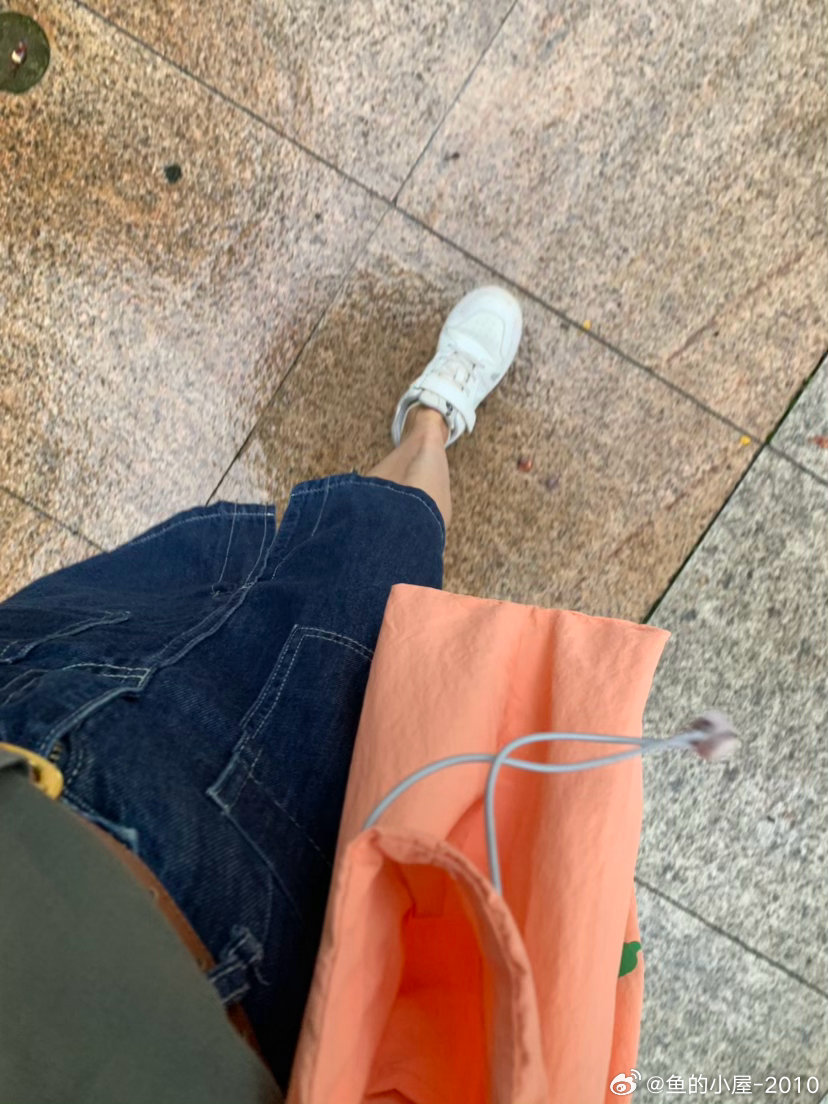 上班ootd配到雨伞也是强迫症 