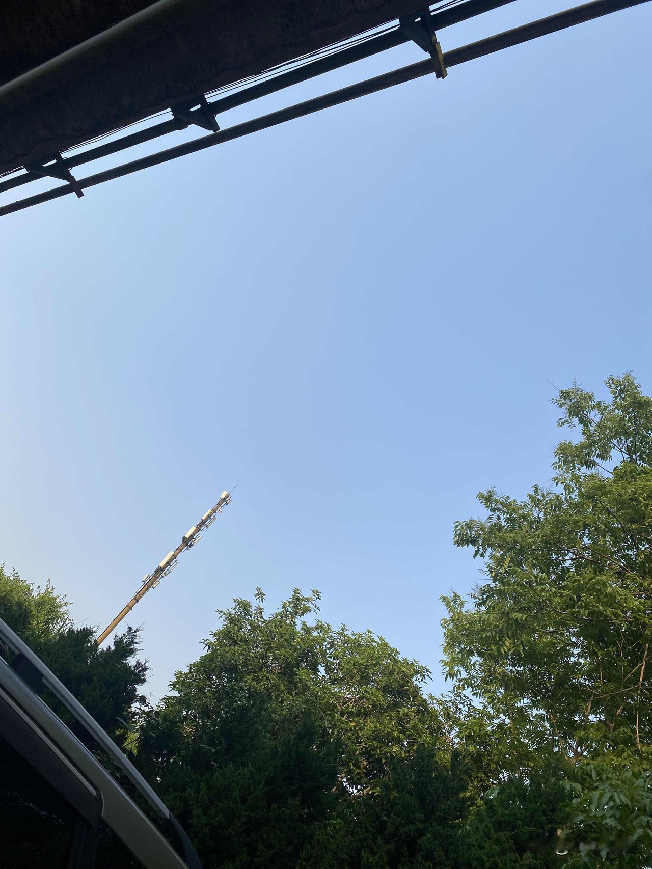 今天天气很蓝