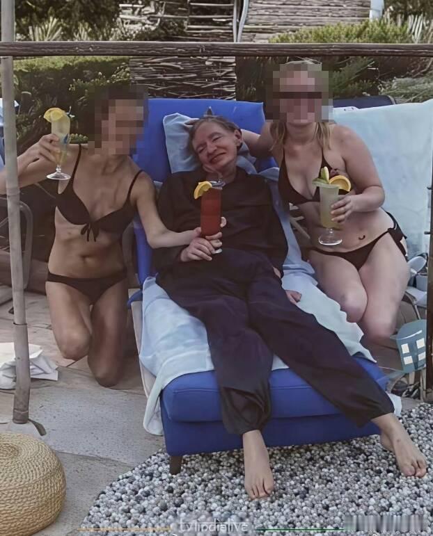 霍金曾登“萝莉岛”？文件曝光：爱泼斯坦曾协助其完成潜水心愿海外新鲜事爱泼斯坦 美