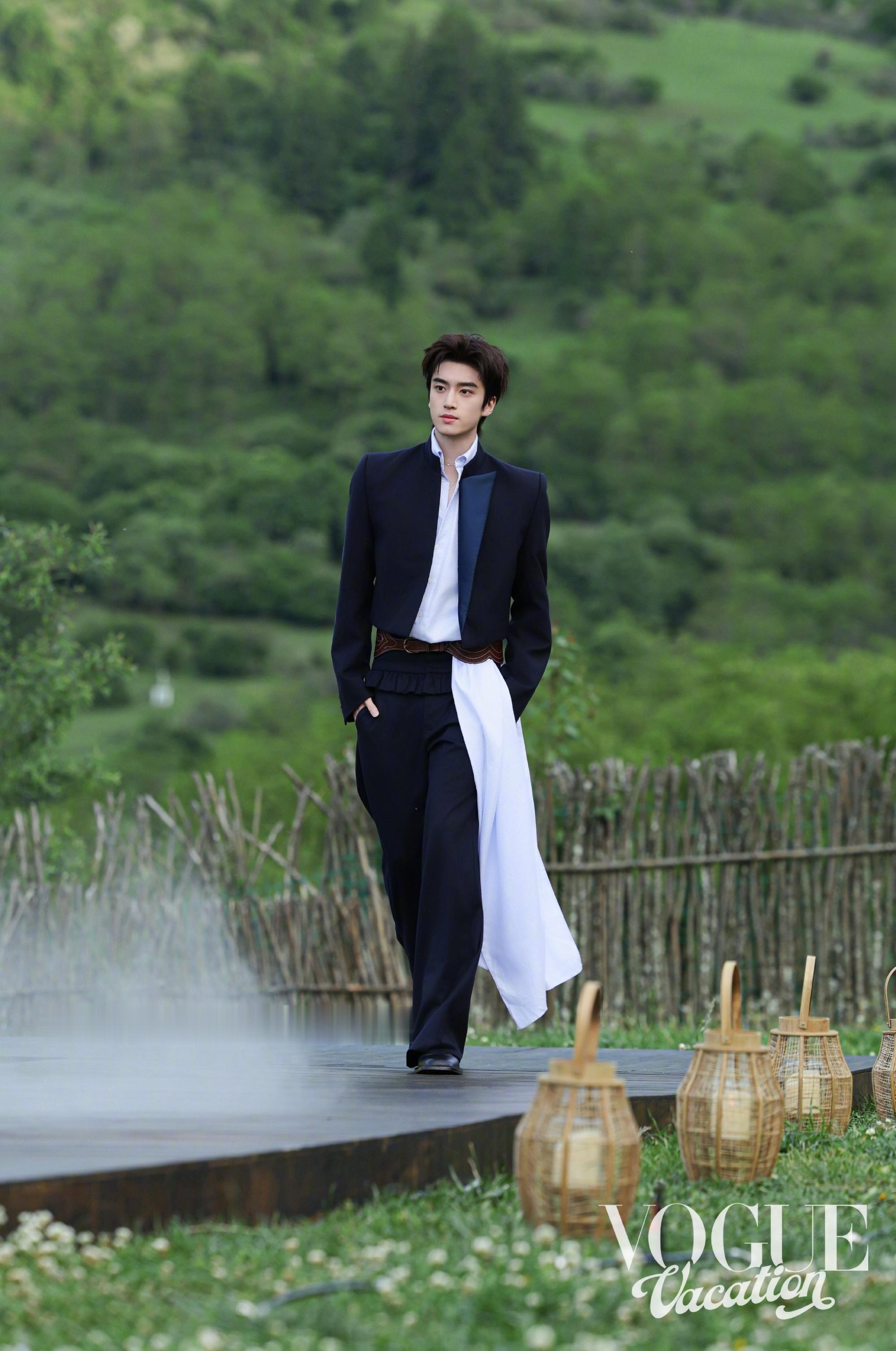 Vogue 官方发布VOGUE风毯官方大片，男明星组星光一览，许凯、贺峻霖、云旗