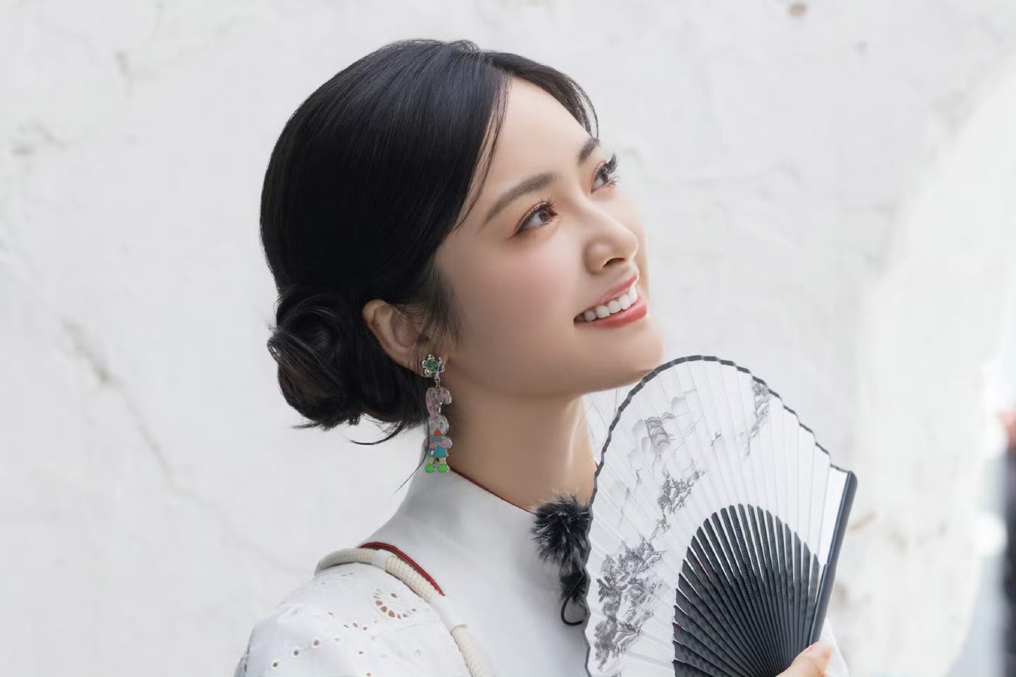 沈月[超话]沈月端午节限定look中餐厅中餐厅名场面 是美美的沈月啊！端午节限定