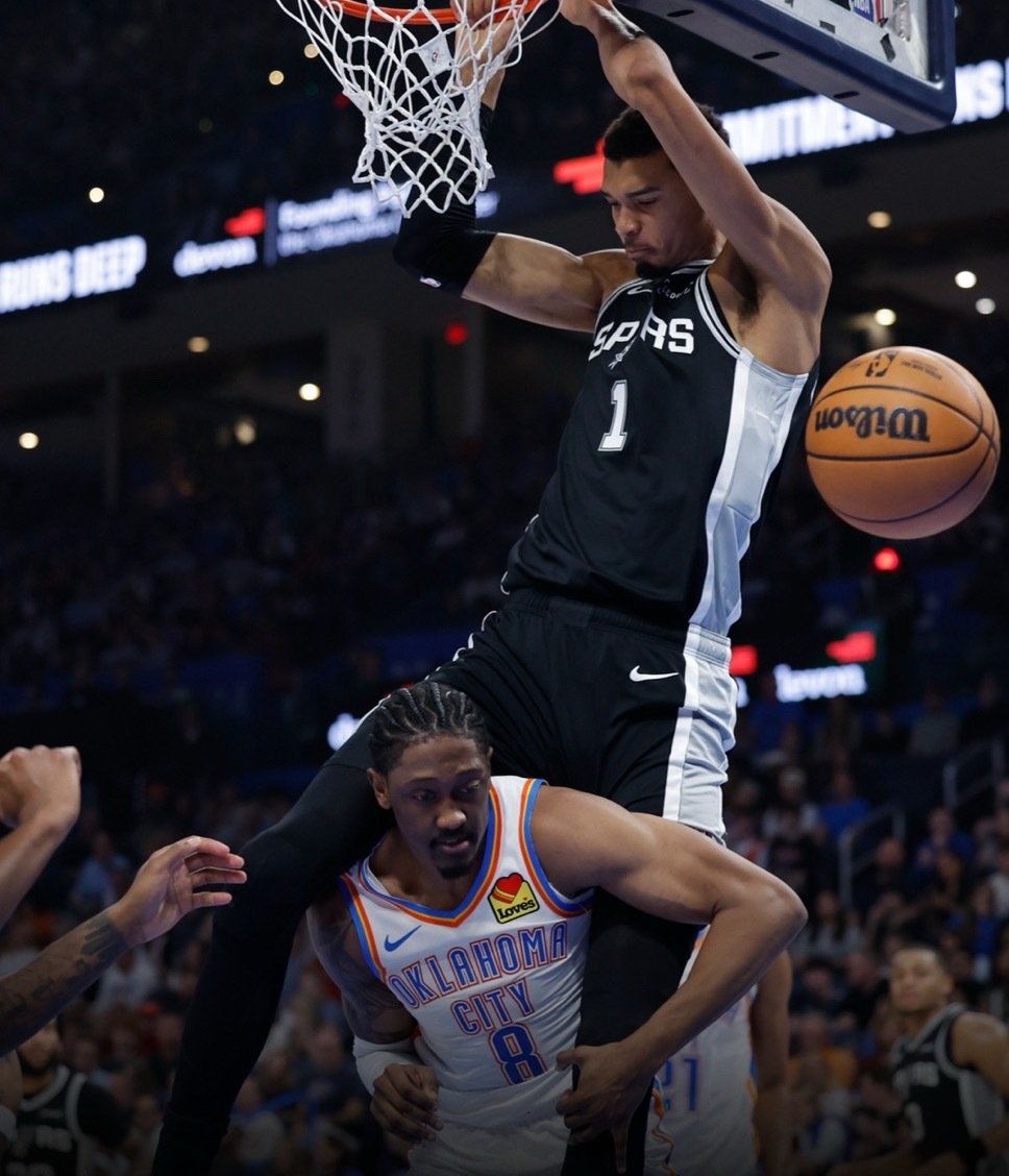 杰伦·威廉姆斯谈雷霆队对阵马刺队时遇到的问题：“呃……他们队里有个身高2米26的