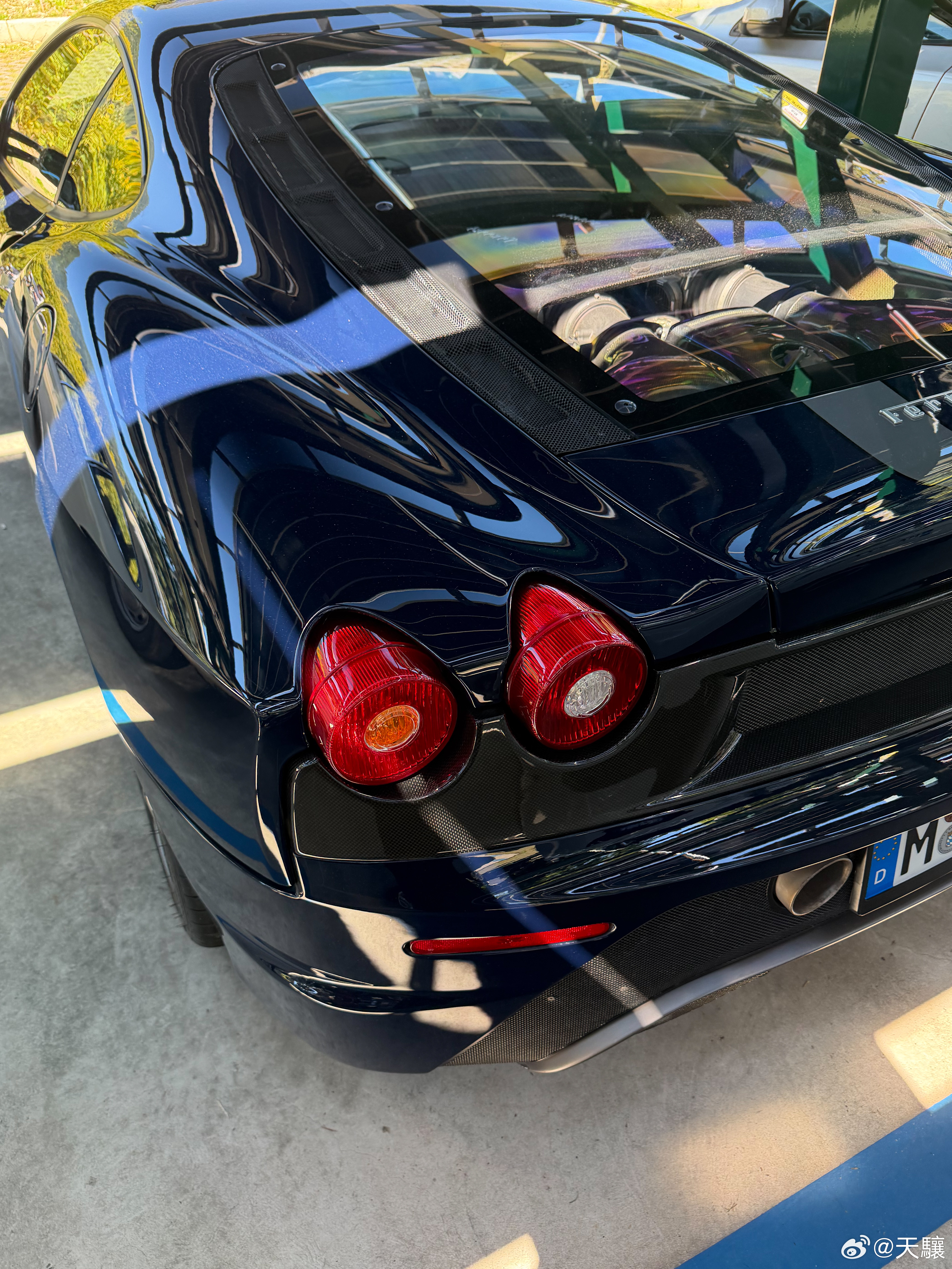 突然发现在科莫看到的这台 430 Scuderia 是第一台 Scuderia 