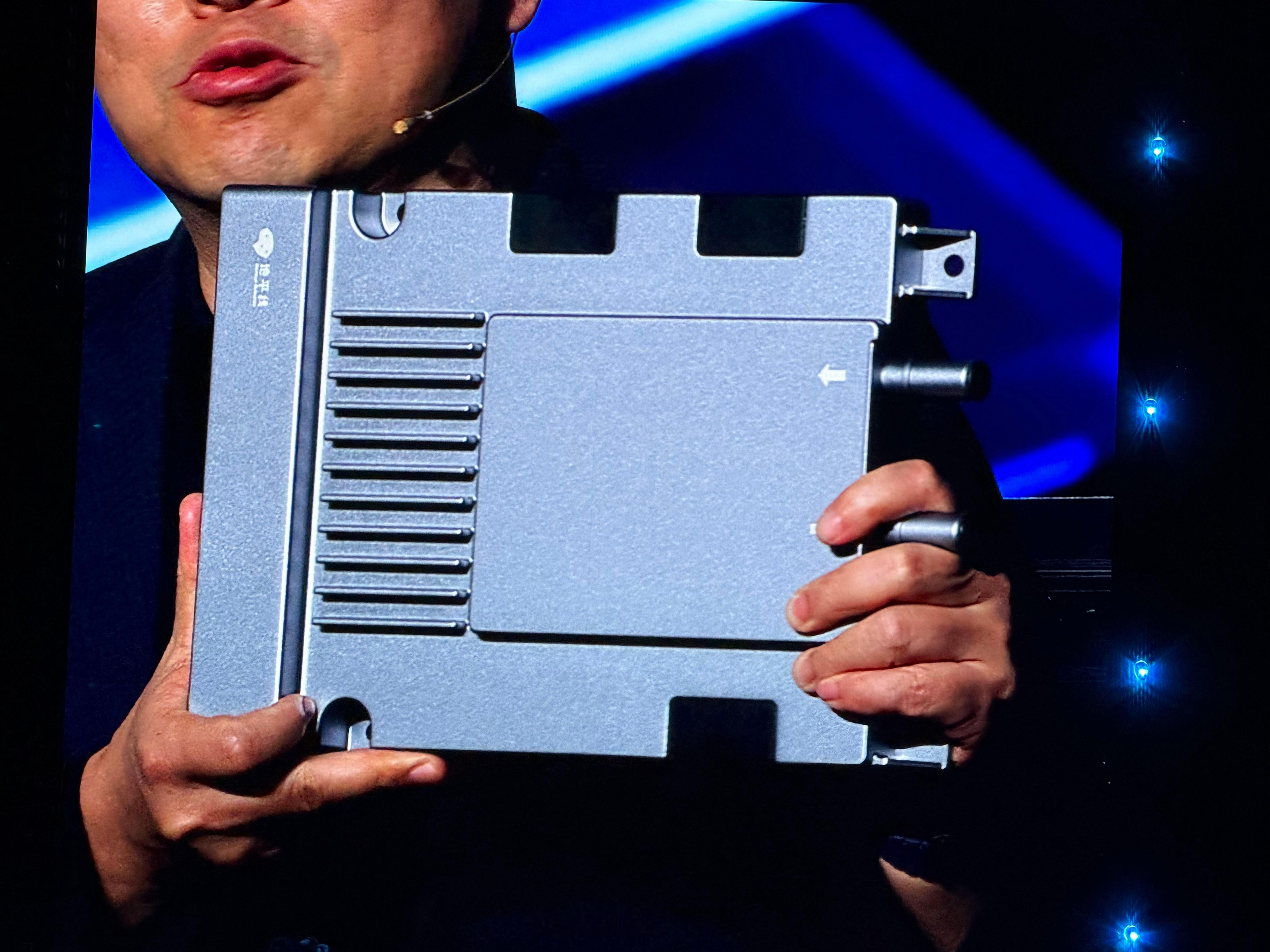 地平线这家公司，了不得。一开始以为是只造芯片的Tier2。去年HSD一出来，大家