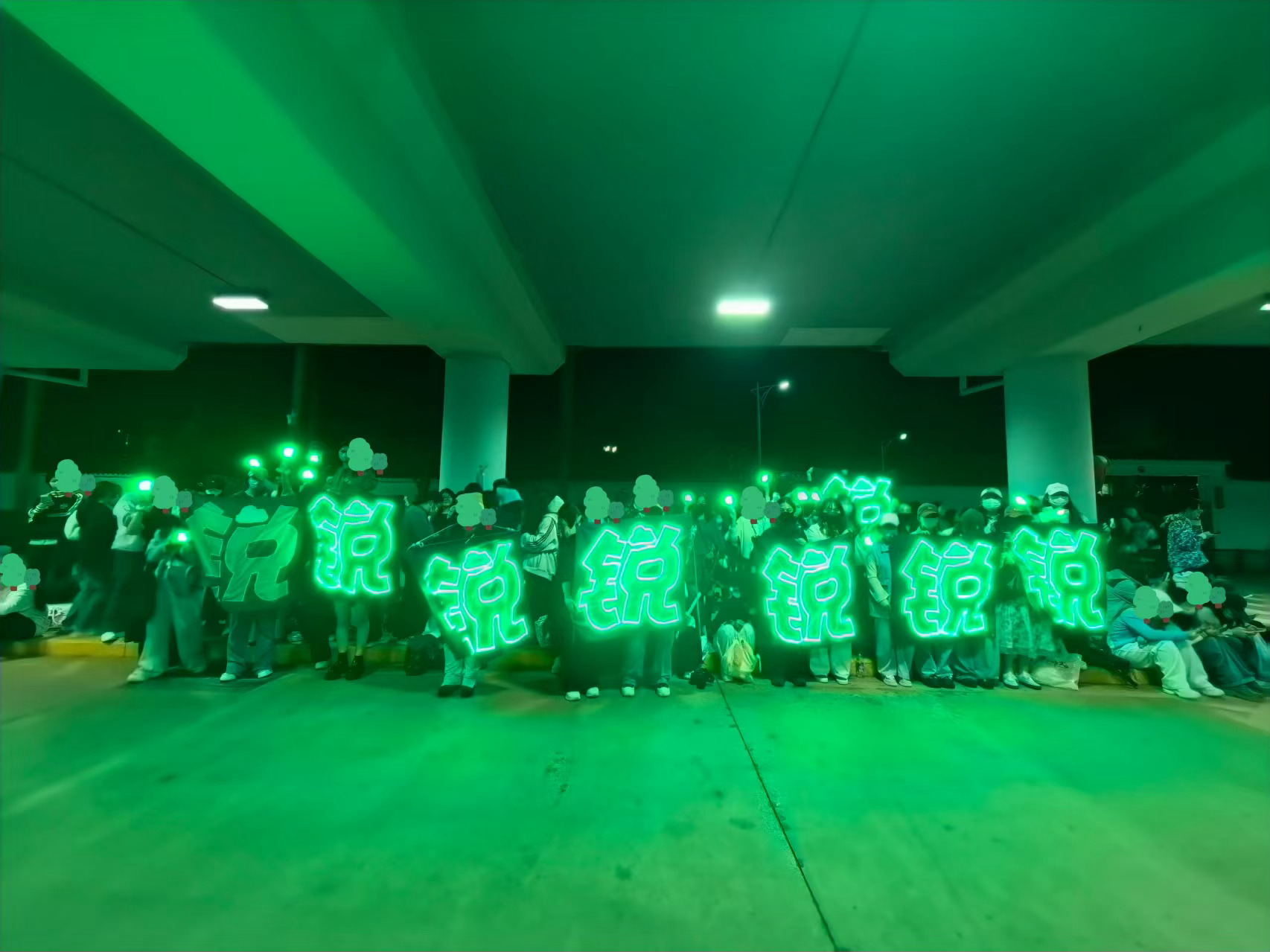 李昀锐出发海口参加星光大赏今年的绿光把去年的遗憾弥补了大哥哥越来越好了小森林也越