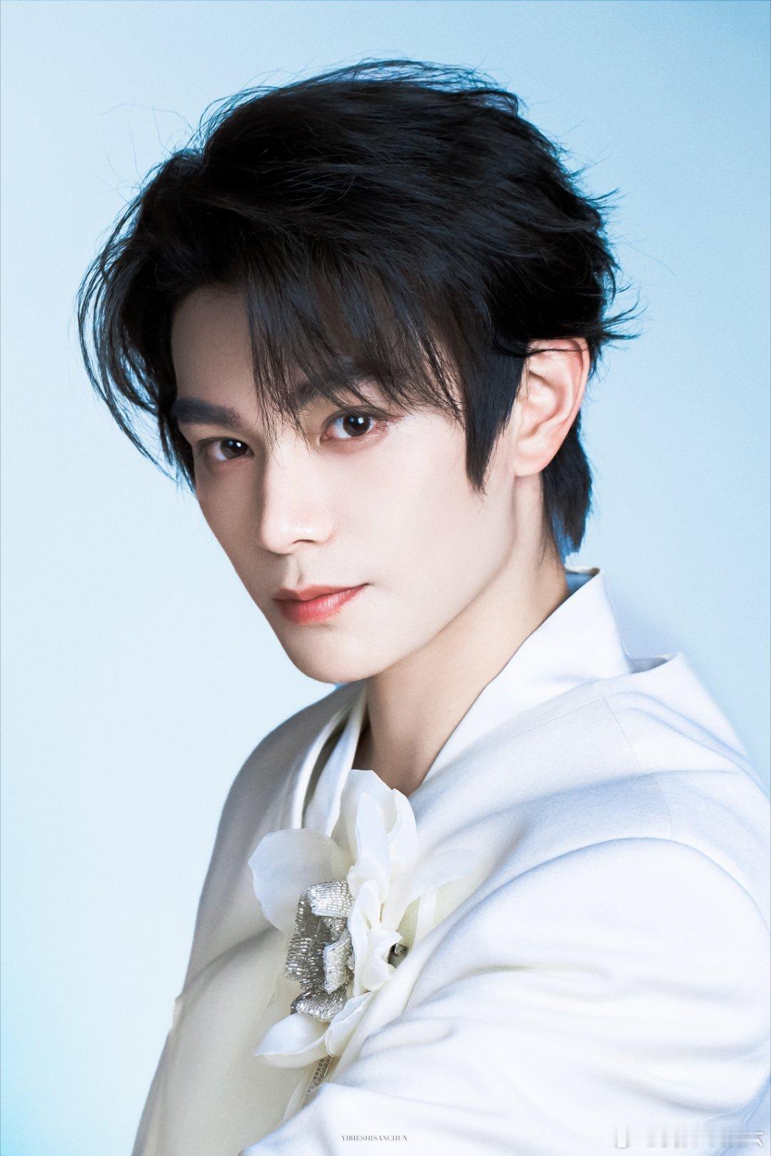 丁禹兮千仞岗羽绒服品牌代言人 dyx丁禹兮 写不出你唇角的春风[太开心]，无论哪