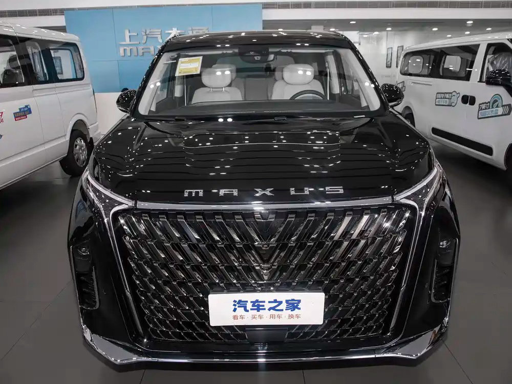 2026款大通G90混动七座MPV。车身5280mm×1998mm×1785mm