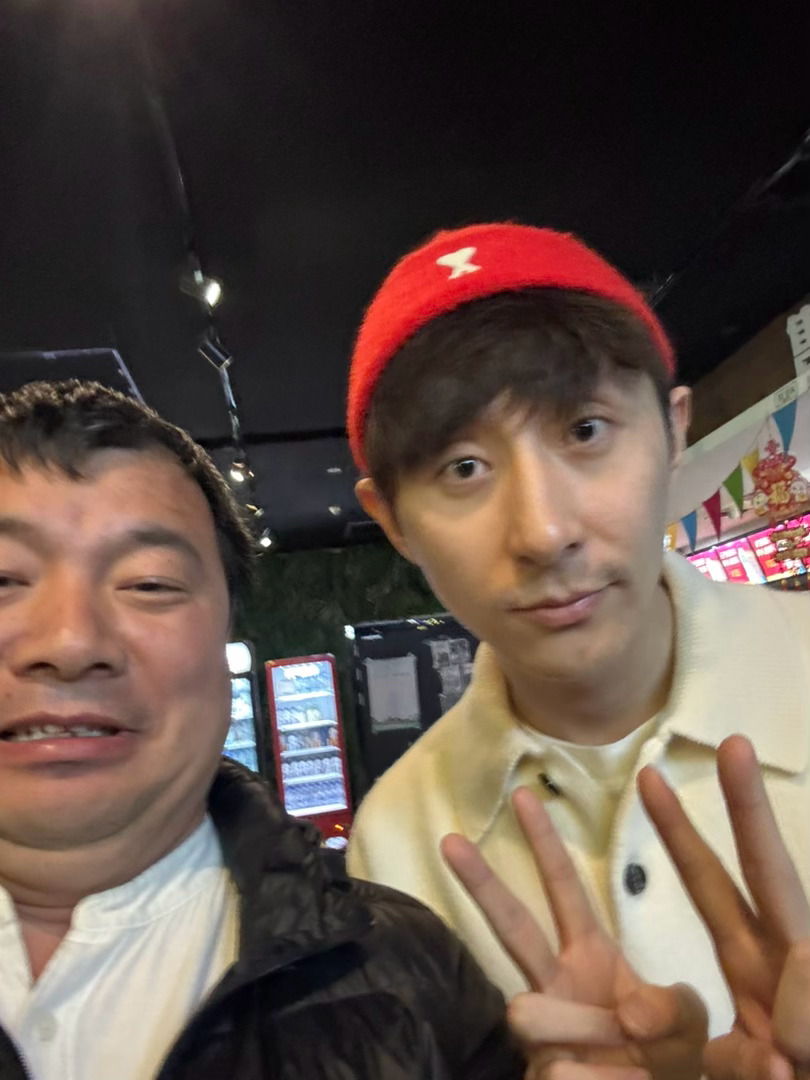 跟北京人脱口秀演员李山合影 