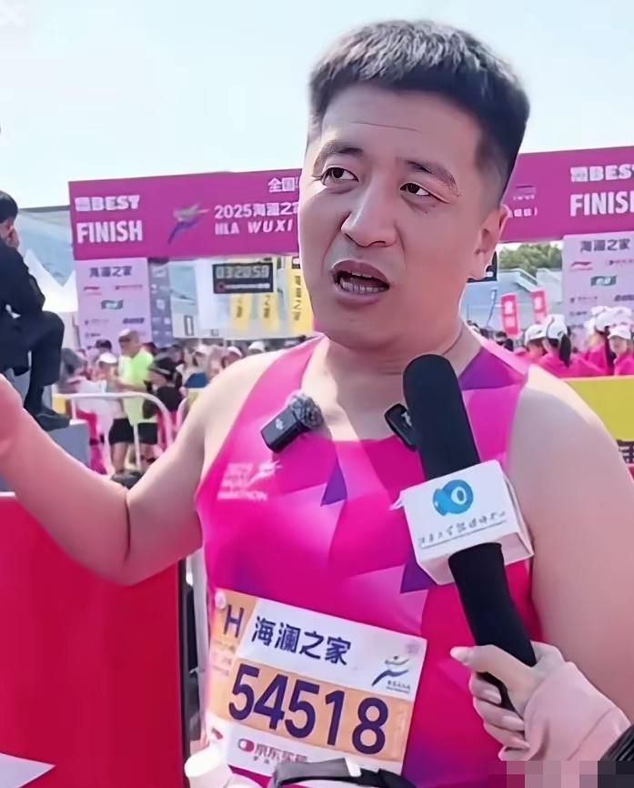 老张这事儿，真把我给看懵了。
41岁的人，朋友圈里三天两头晒加班到凌晨的聊天记录